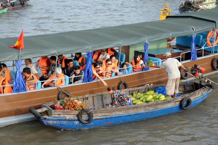 Du lịch s&ocirc;ng nước l&agrave; đặc sản du lịch của v&ugrave;ng Đồng bằng S&ocirc;ng Cửu Long.