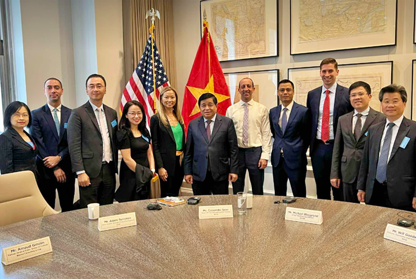 Bộ trưởng Nguyễn Ch&iacute; Dũng l&agrave;m trao đổi l&agrave;m việc với Sở giao dịch chứng kho&aacute;n New York. Ảnh: MPI.