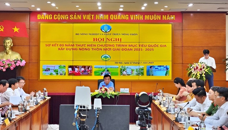 To&agrave;n cảnh Hội nghị sơ kết 3 năm thực hiện CTMTQG X&acirc;y dựng N&ocirc;ng th&ocirc;n mới giai đoạn 2021-2025. Ảnh: MARD.