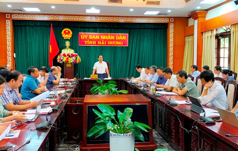 Ph&oacute; Chủ tịch Thường trực UBND tỉnh Hải Dương Lưu Văn Bản chủ tr&igrave; buổi l&agrave;m việc.