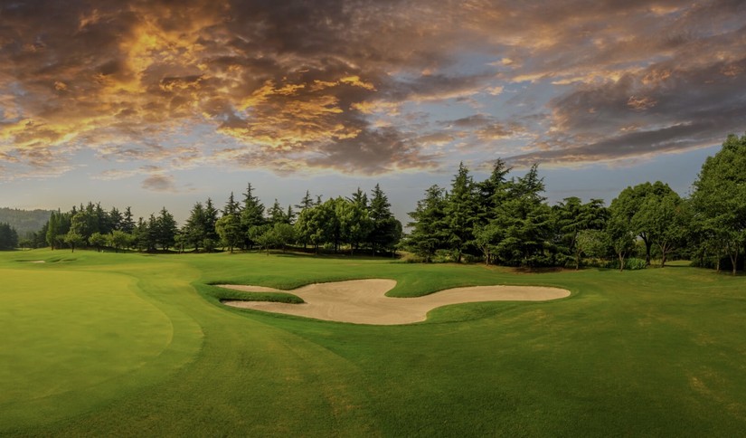 Một g&oacute;c s&acirc;n golf Hồ Y&ecirc;n Thắng.