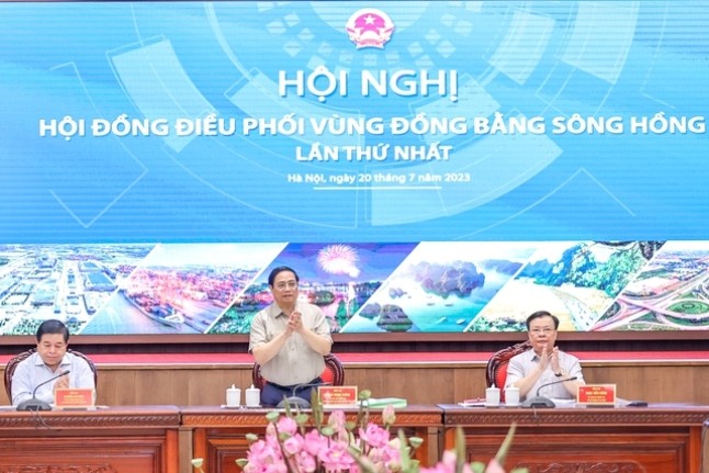 Thủ tướng Phạm Minh Ch&iacute;nh, Chủ tịch Hội đồng điều phối v&ugrave;ng đồng bằng s&ocirc;ng Hồng, chủ tr&igrave; Hội nghị lần thứ nhất của Hội đồng. Ảnh: VGP