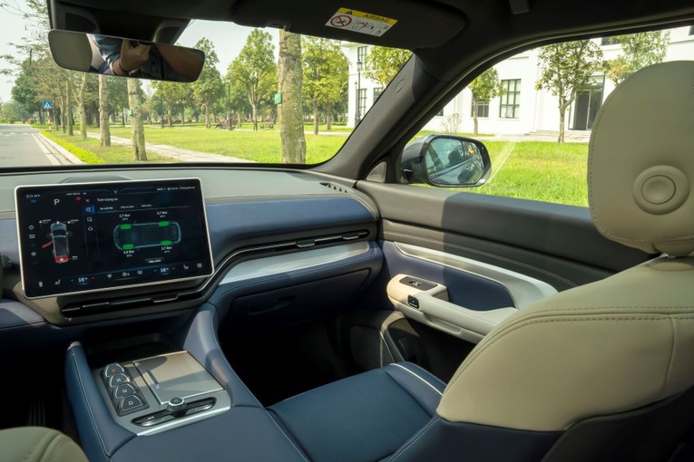 Dàn “xe Chủ tịch” VinFast VF 9 đưa đón siêu sao Charlie Puth có gì đặc biệt