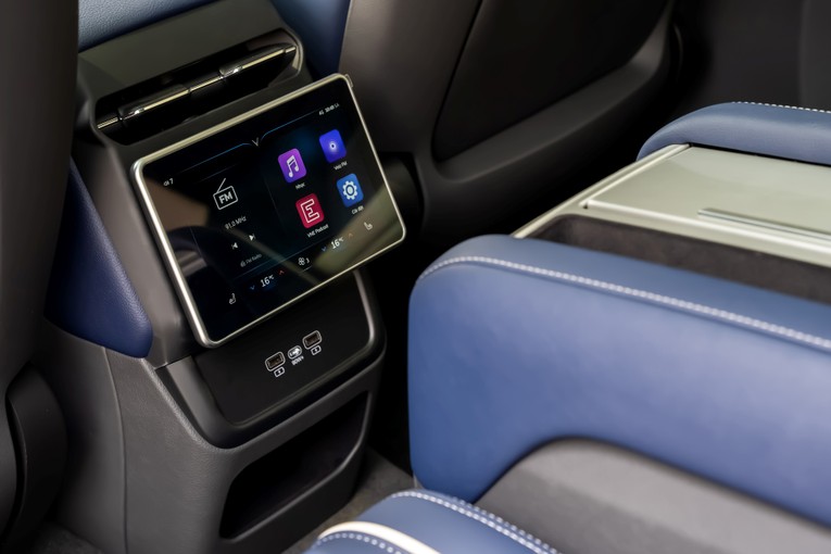 Dàn “xe Chủ tịch” VinFast VF 9 đưa đón siêu sao Charlie Puth có gì đặc biệt