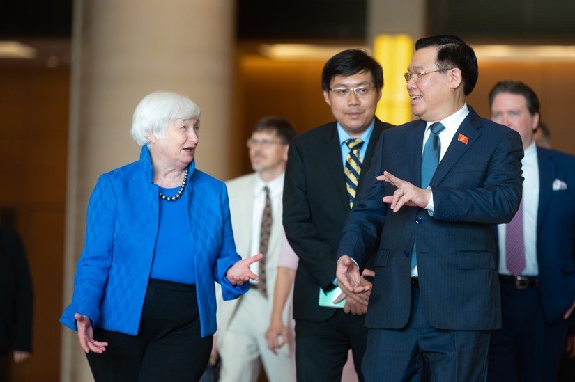 Chủ tịch Quốc hội Vương Đ&igrave;nh Huệ tiếp Bộ trưởng T&agrave;i ch&iacute;nh Mỹ Janet Yellen. Ảnh: quochoi.vn