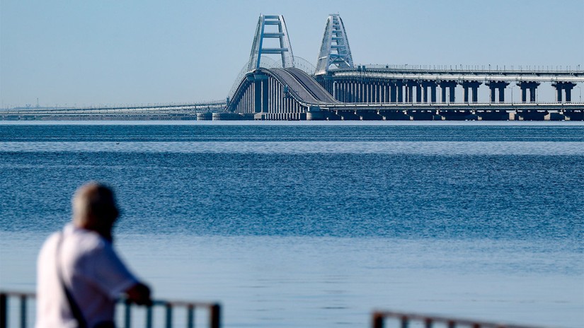 Tổng thống Ukraine khẳng định cầu Kerch l&agrave; một mục ti&ecirc;u qu&acirc;n sự do n&oacute; mang lại tranh chấp chứ kh&ocirc;ng phải h&ograve;a b&igrave;nh. Ảnh: TASS