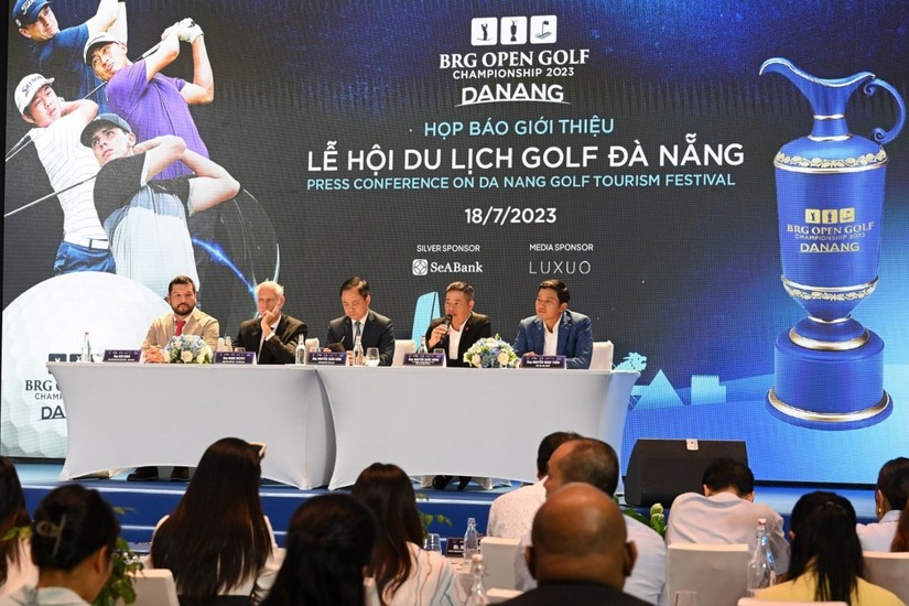 To&agrave;n cảnh lễ họp b&aacute;o giới thiệu Lễ hội Du lịch Golf Đ&agrave; Nẵng với t&acirc;m điểm l&agrave; giải đấu chuy&ecirc;n nghiệp BRG Open Golf Championship Danang 2023.