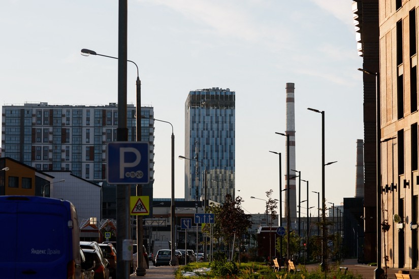 Một t&ograve;a nh&agrave; bị tấn c&ocirc;ng bằng UAV tại thủ đ&ocirc; Moscow, Nga. Ảnh: Reuters