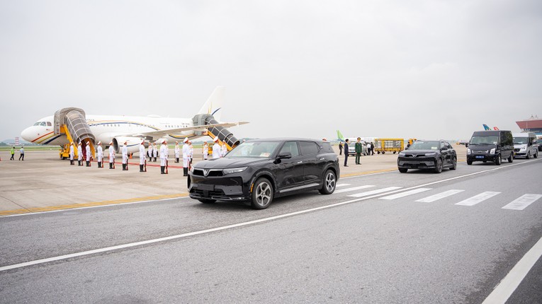 Xe VinFast từng g&oacute;p mặt trong đo&agrave;n xe của nhiều nguy&ecirc;n thủ quốc gia.