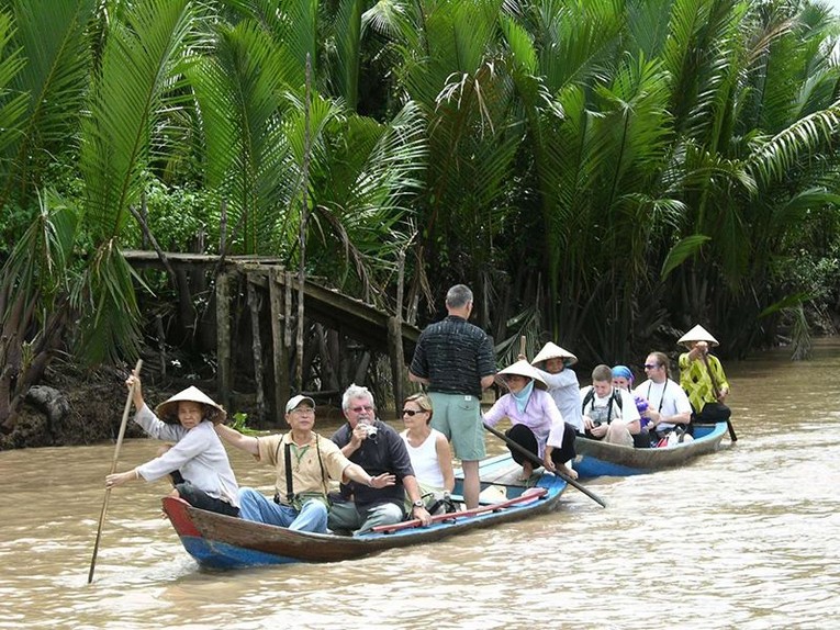 Du lịch s&ocirc;ng nước miền T&acirc;y.