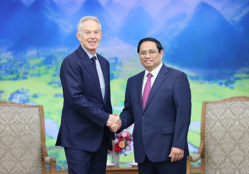 Thủ tướng Phạm Minh Ch&iacute;nh tiếp &ocirc;ng Tony Blair, cựu Thủ tướng Anh, Chủ tịch điều h&agrave;nh Viện Tony Blair v&igrave; sự thay đổi to&agrave;n cầu (TBI). Ảnh: VGP