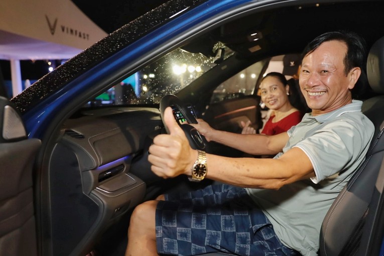 Khách chốt cọc xe VinFast nhờ chính sách bán hàng hấp dẫn, hậu mãi đặc biệt