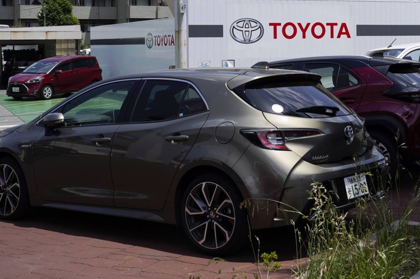 Toyota đe dọa sẽ r&uacute;t khỏi thị trường Anh nếu ch&iacute;nh phủ nước n&agrave;y cấm xe hybrid từ năm 2030. Ảnh: Bloomberg