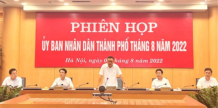 Chủ tịch UBND TP H&agrave; Nội Trần Sỹ Thanh ph&aacute;t biểu tại phi&ecirc;n họp.