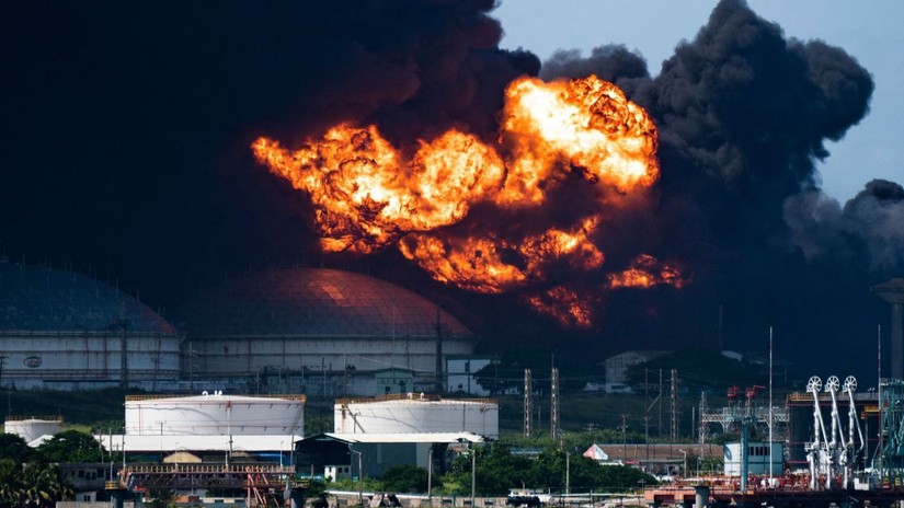 Vụ nổ n&agrave;y hiện vẫn chưa được kiểm so&aacute;t. Ảnh: Getty Images