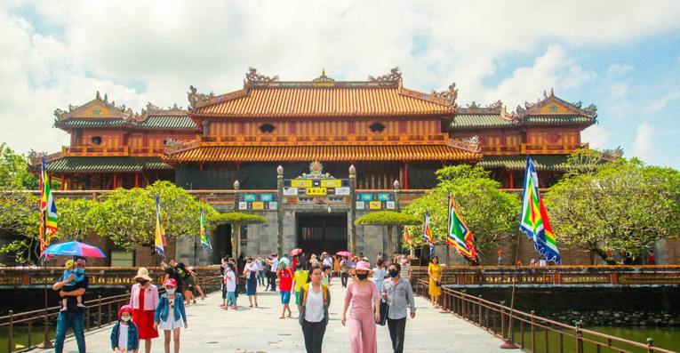 Thị trường du lịch phục hồi tương ứng l&agrave; gần 100%.