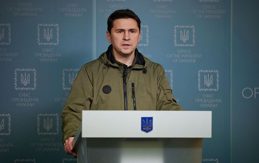 &Ocirc;ng Mikhail Podoliak, trợ l&yacute; Tổng thống Ukraine Volodymyr Zelensky. Ảnh: TASS