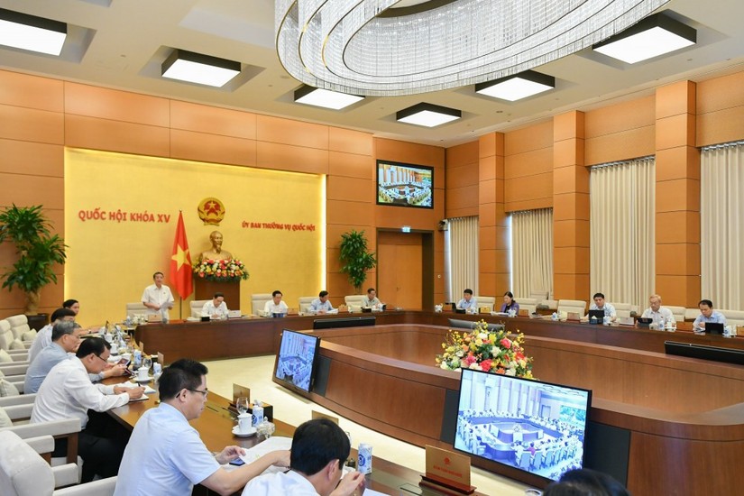 Ủy ban Thường vụ Quốc hội họp ng&agrave;y 16/8 cho &yacute; kiến về dự &aacute;n Luật Dầu kh&iacute; sửa đổi