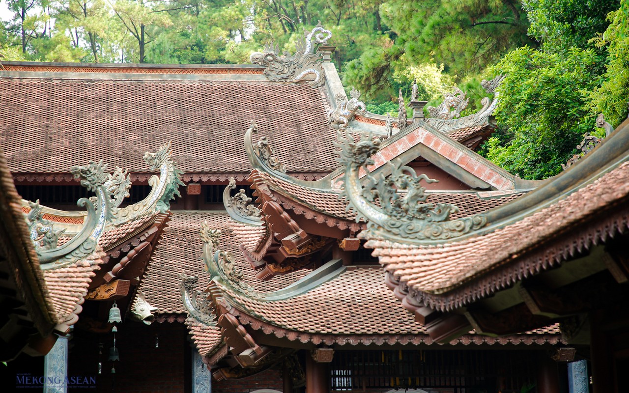 Lối kiến tr&uacute;c truyền thống của Địa Tạng Phi Lai Tự như h&ograve;a nhập với thi&ecirc;n nhi&ecirc;n.