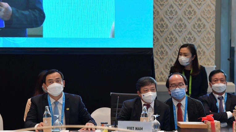 Thứ trưởng Đo&agrave;n Văn Việt v&agrave; Tổng cục trưởng Tổng cục Du lịch Nguyễn Tr&ugrave;ng Kh&aacute;nh tại Hội nghị.