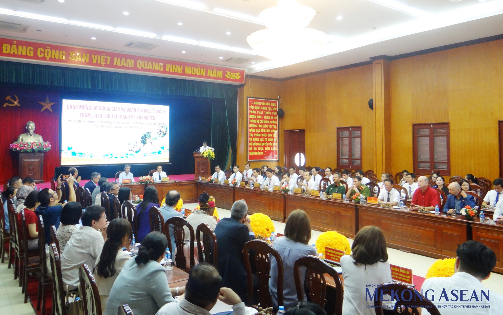 Quang cảnh buổi tiếp đo&agrave;n tại trụ sở Th&agrave;nh ủy Hưng Y&ecirc;n.