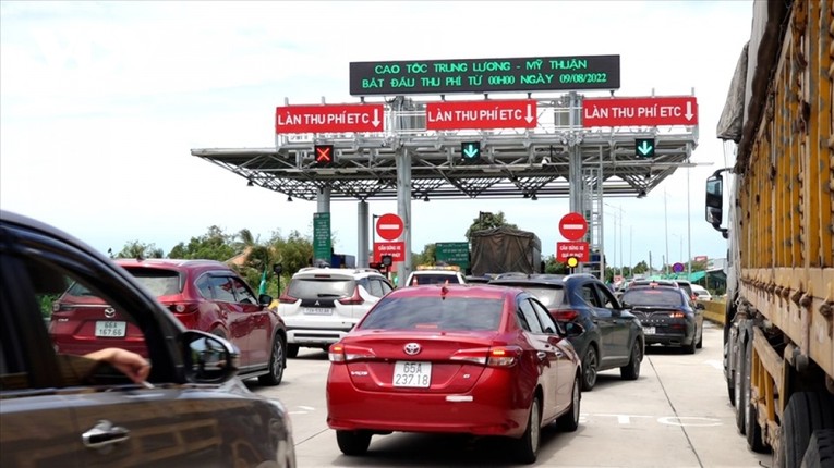 Trạm thu ph&iacute; tuyến cao tốc Trung Lương &ndash; Mỹ Thuận tại n&uacute;t giao Th&acirc;n Cửu Nghĩa, Tiền Giang.