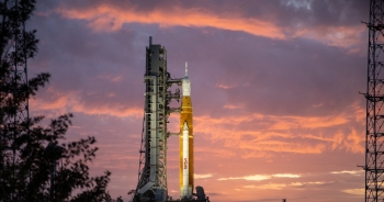 NASA hoãn sứ mệnh mặt trăng Artemis I do trục trặc động cơ