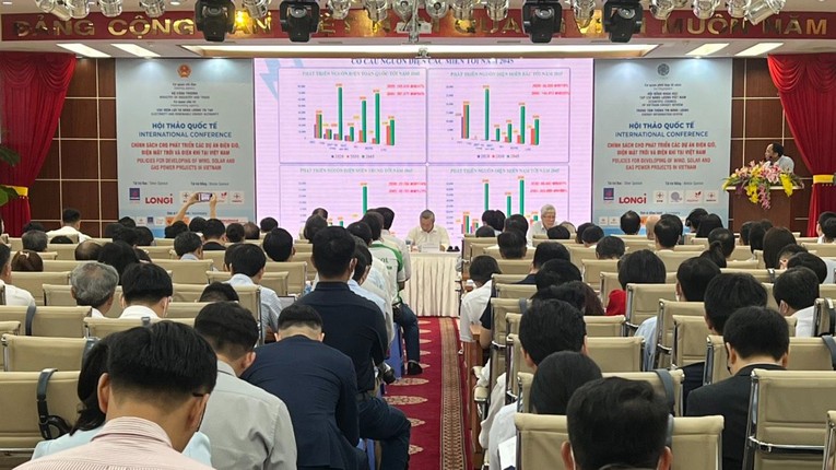 Việt Nam hiện l&agrave; quốc gia đứng đầu khối ASEAN về ph&aacute;t triển điện gi&oacute; v&agrave; mặt trời. Ảnh: MOIT