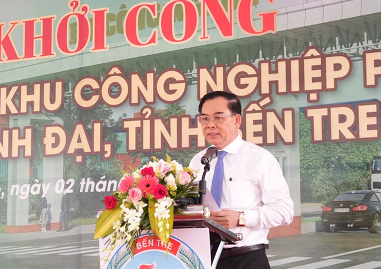 Chủ tịch UBND tỉnh Bến Tre Trần Ngọc Tam ph&aacute;t biểu tại lễ khởi c&ocirc;ng. Ảnh: Cổng th&ocirc;ng tin điện tử tỉnh Bến Tre