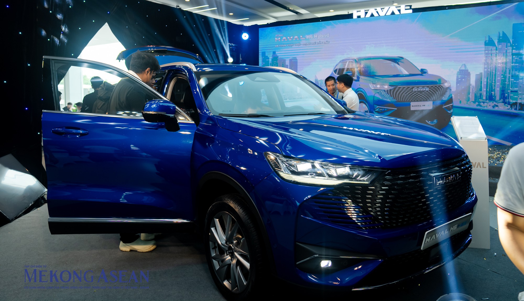 Ngoại thất Haval H6 hiện đại, sở hữu k&iacute;ch thước lớn nhất ph&acirc;n kh&uacute;c Crossover hạng C, với d&agrave;i x rộng x cao lần lượt l&agrave; 4.683x1.886x1.730 (mm), chiều d&agrave;i cơ sở 2.738 mm