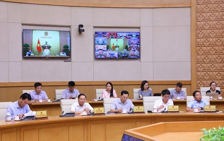Cuộc họp được tổ chức trực tiếp v&agrave; kết nối trực tuyến với điểm cầu tại UBND nhiều tỉnh, th&agrave;nh phố trong cả nước. Ảnh: VGP