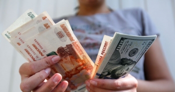 Đồng Ruble của Nga xuống mức thấp nhất trong 17 tháng