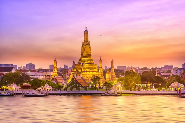 D&ograve;ng s&ocirc;ng Chao Phraya y&ecirc;n b&igrave;nh, mộc mạc giữa Bangkok