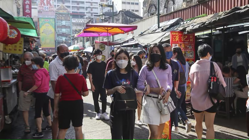 Tăng trưởng GDP qu&yacute; 2/2023 của Malaysia chậm lại so với qu&yacute; trước do xuất khẩu yếu. Ảnh: AP