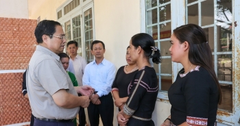 Thủ tướng thăm trường dân tộc nội trú tại huyện nghèo tỉnh Kon Tum