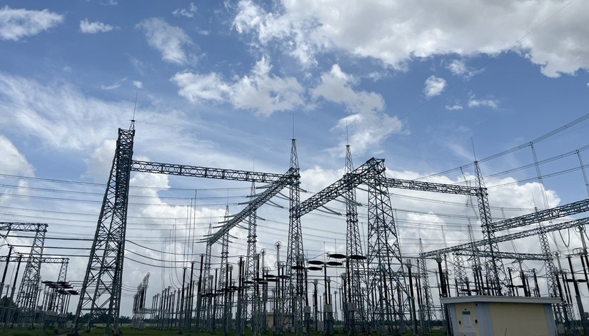 S&acirc;n ph&acirc;n phối 500/220kV Long Ph&uacute;. Nguồn: SPMB.