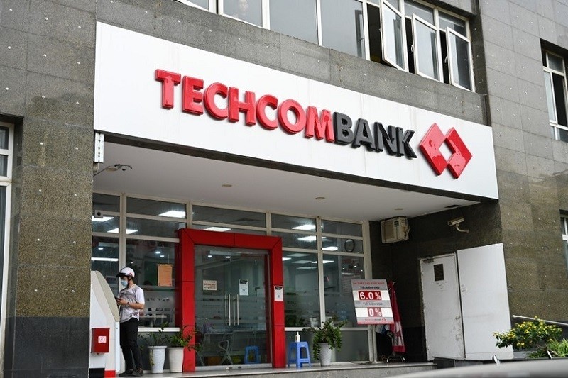 Con g&aacute;i Chủ tịch Techcombank đăng k&yacute; mua 82 triệu cổ phiếu TCB