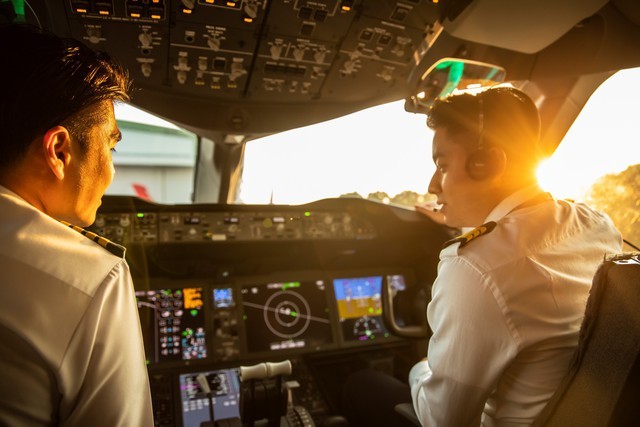 Vietnam Airlines được trả thêm lương cho phi công người Việt