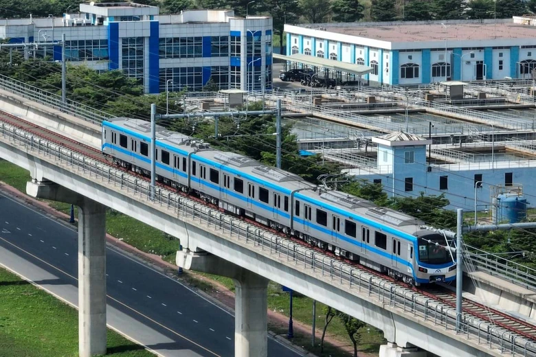 Tàu Metro số 1 Bến Thành - Suối Tiên lần đầu chạy thử toàn tuyến