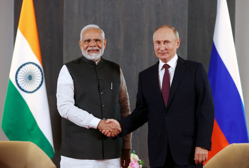 Tổng thống Nga Vladimir Putin v&agrave; Thủ tướng Ấn Độ Narendra Modi, năm 2022. Ảnh: Reuters