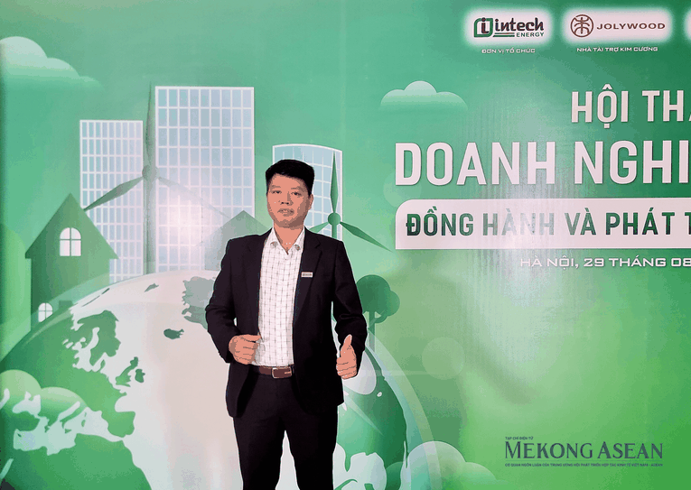 &Ocirc;ng Trần Văn Nhơn, Tổng gi&aacute;m đốc Intech Energy cho biết chi ph&iacute; đầu tư ban đầu cao v&agrave; chưa c&oacute; cơ chế r&otilde; r&agrave;ng l&agrave; kh&oacute; khăn lớn nhất khi doanh nghiệp sử dụng hệ thống điện mặt trời &aacute;p m&aacute;i. Ảnh: Anh Thư