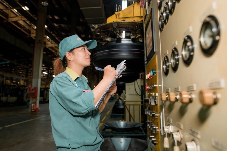 Cần c&oacute; &amp;amp;apos;Vắc xin&amp;amp;apos; ch&iacute;nh s&aacute;ch để doanh nghiệp ổn định hoạt động sản xuất