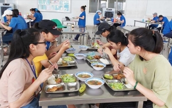 Công đoàn hỗ trợ công nhân thực hiện “1 cung đường 2 điểm đến”