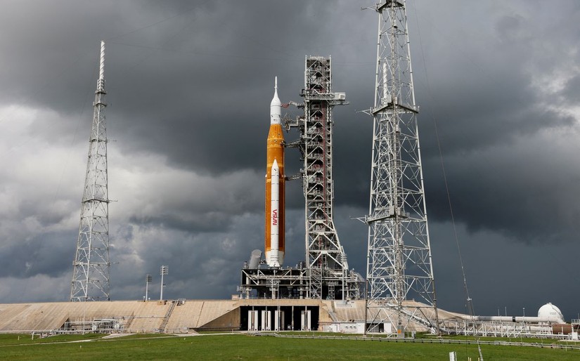 T&ecirc;n lửa SLS thế hệ tiếp theo của NASA. Ảnh: Reuters