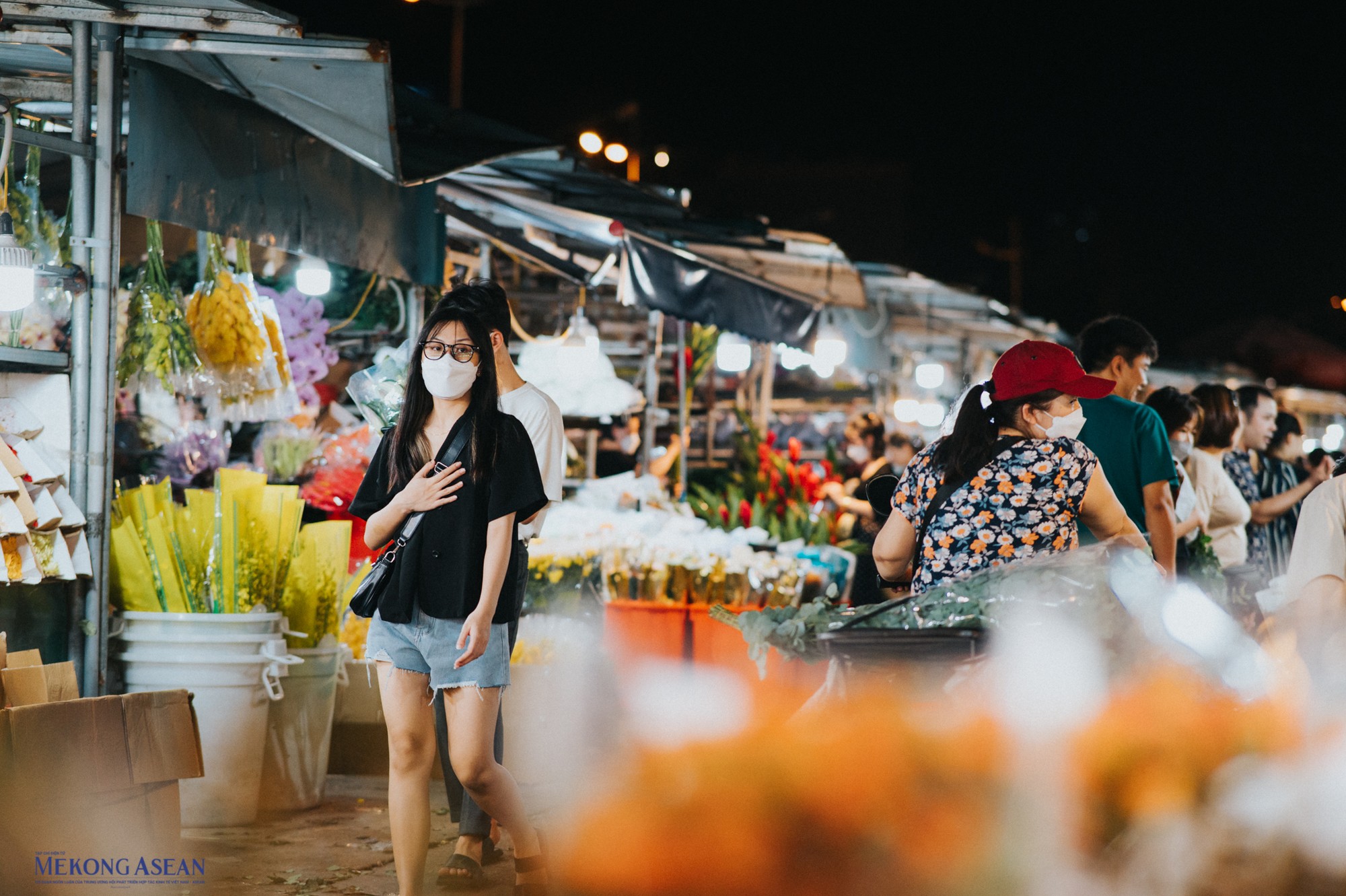 Chợ hoa đêm Quảng An, nơi không chỉ đến mua hoa tại Hà Nội
