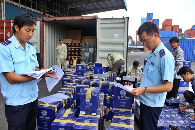 Số thu ng&acirc;n s&aacute;ch Nh&agrave; nước từ hoạt động xuất nhập khẩu tăng 14,6% so với c&ugrave;ng kỳ 2021.