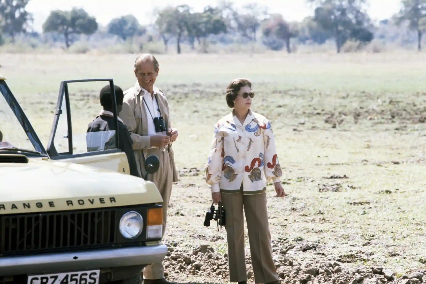 Nữ ho&agrave;ng Elizabeth II v&agrave; C&ocirc;ng tước xứ Edinburg Philip trong chuyến thăm tới Zambia, năm 1979. Ảnh: Getty Images