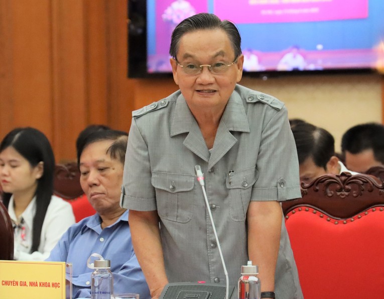 Chuy&ecirc;n gia kinh tế - TS Trần Du Lịch ph&aacute;t biểu tại hội thảo.