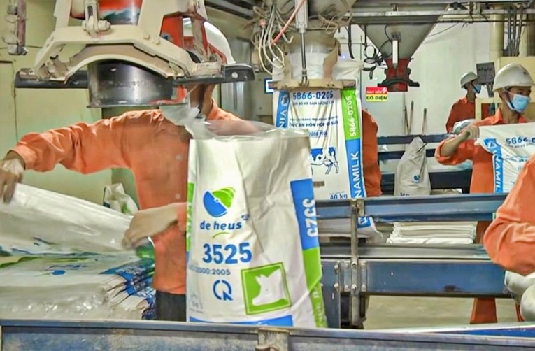 De Heus đ&atilde; c&oacute; mặt ở Việt Nam được 12 năm, với 22 nh&agrave; m&aacute;y thức ăn chăn nu&ocirc;i.