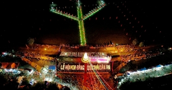 Lung linh Lễ hội hoa đăng trên sông Lục Đầu